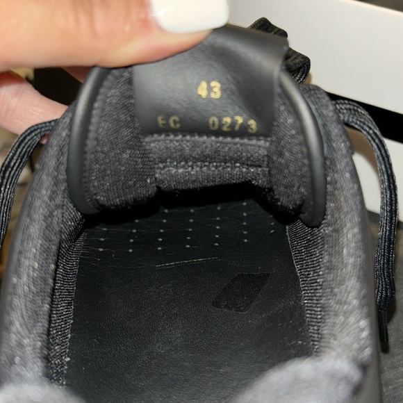 Givenchy G4 Mens Sneakers 100% Calf Leather  practically New - Picture 6 of 8